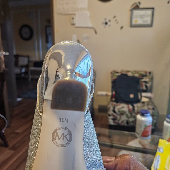 Shoes - Picture 4 of 5